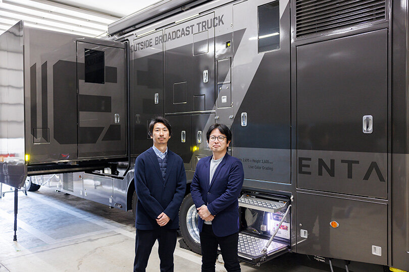 2605_features_outside_broadcasting_van_sub01_w810.jpg
