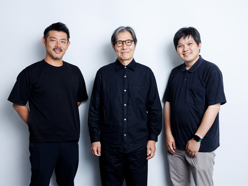 WOWOWの国内プロダクション第一弾ドラマ「八月の声を運ぶ男」が1年の時を経て劇場公開。完成までの道程と劇場版に込めた想いを監督、プロデューサー陣が語る。
