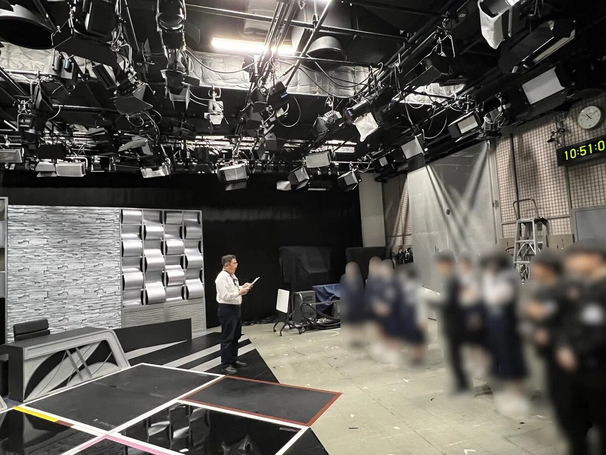 Broadcast Center Tour for Junior High School Students